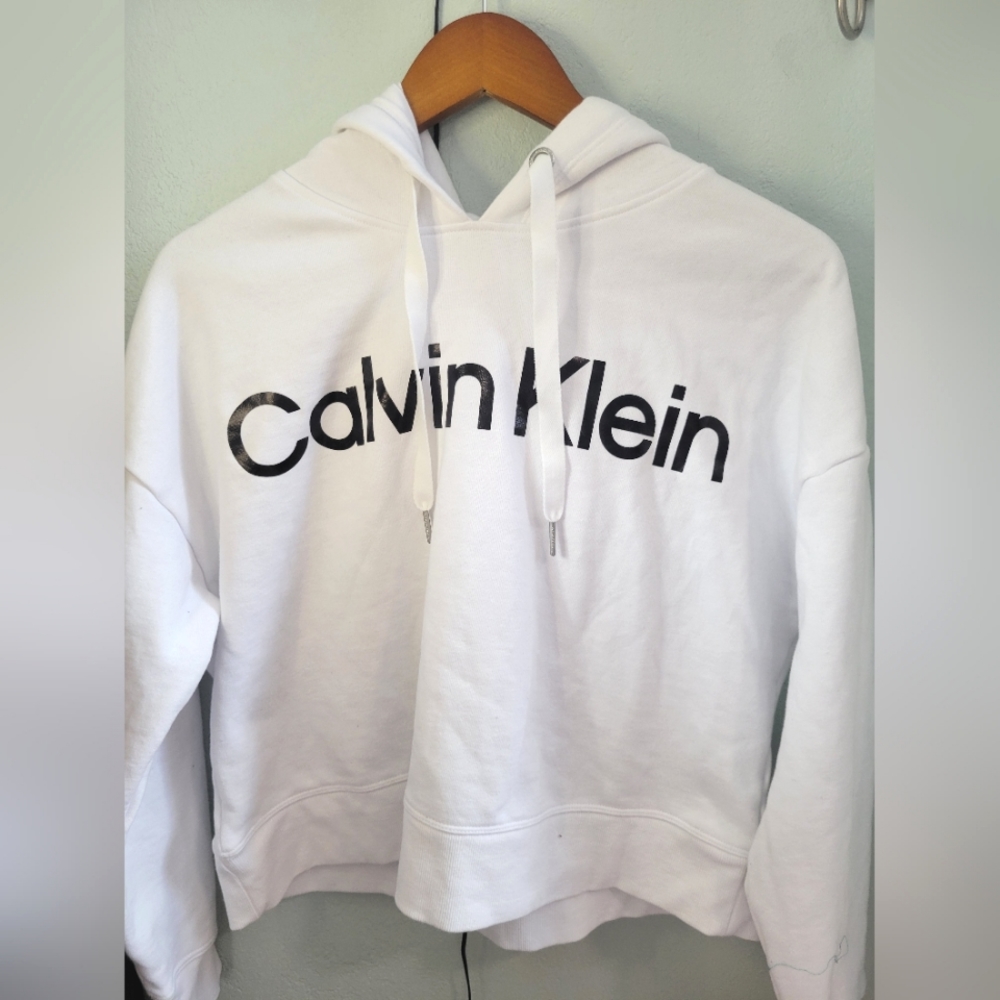 Woman's cropled Calvin Klein White Hoodie